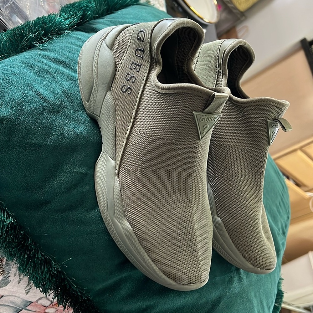New Guess tennis shoe, olive color